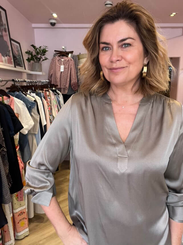 Amanda Lamb in JenniferDEA Blouse