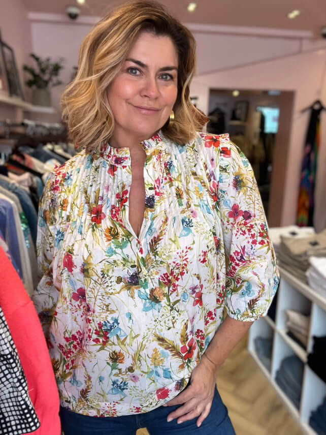 Amanda Lamb in LineDEA Blouse