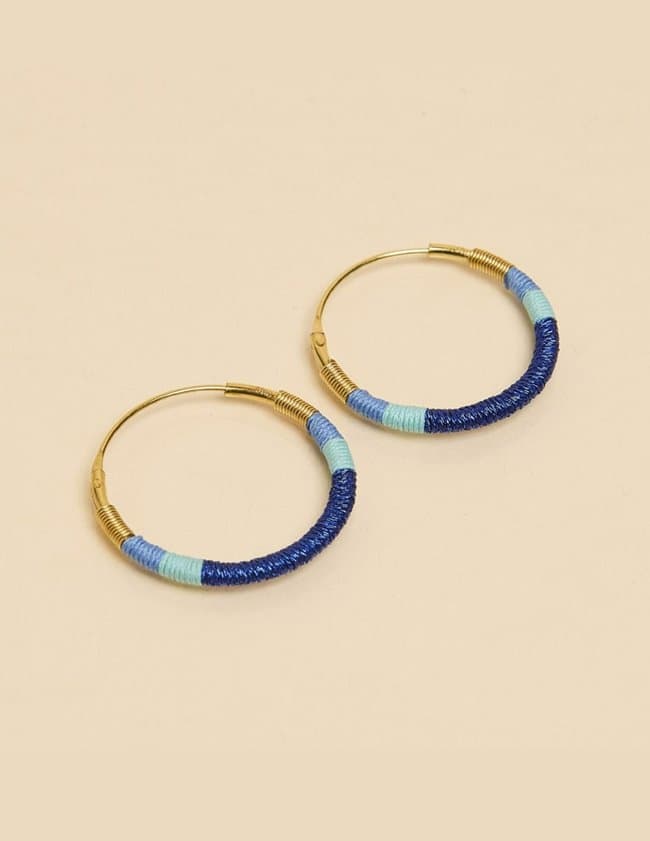 Une A Une bocsb4 camiri small hoop earrings - blue
