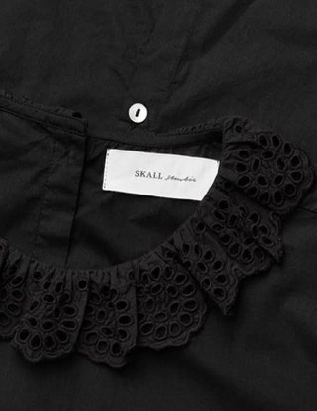 SKALL Studio cornflower blouse - black detail
