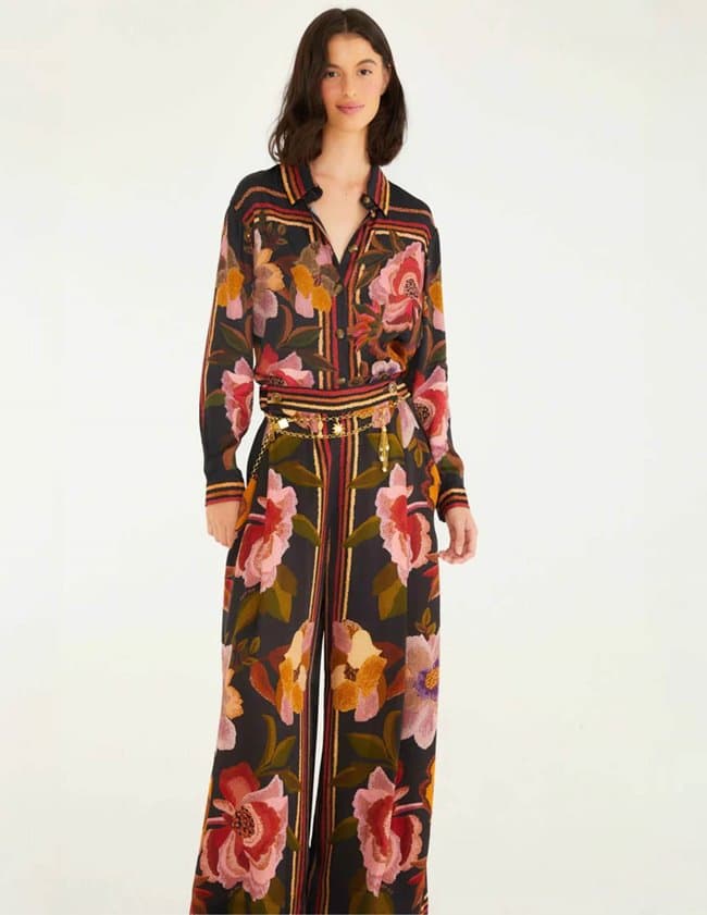 Farm Rio chenille flowers shirt - black model