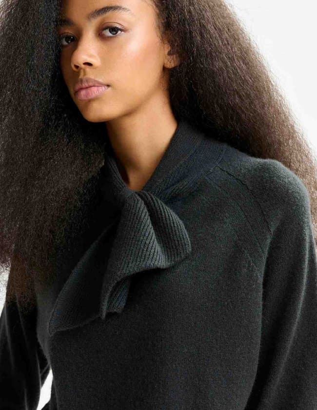 Essentiel Antwerp invited jumper - black model