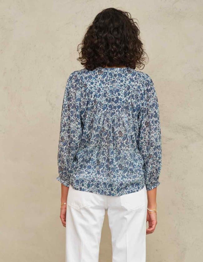 M.A.B.E APPAREL esti print top - blue model