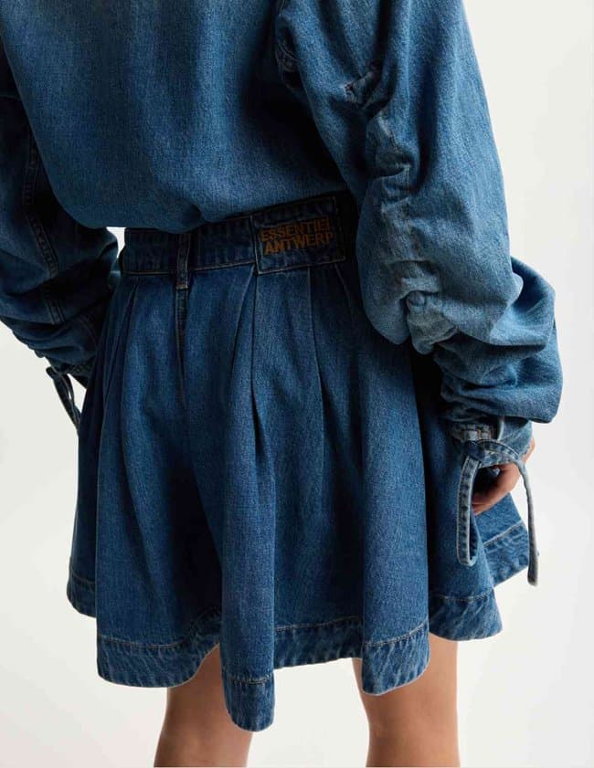 Essentiel Antwerp joss pleated denim shorts - blue model