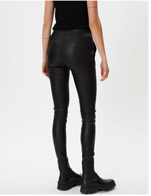 Day Birger et Mikkelsen leah leather trousers - black model