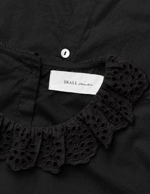 SKALL Studio cornflower blouse - black detail