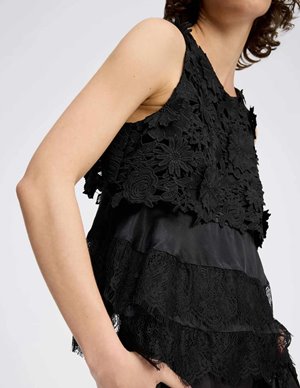 Munthe rachine top - black detail