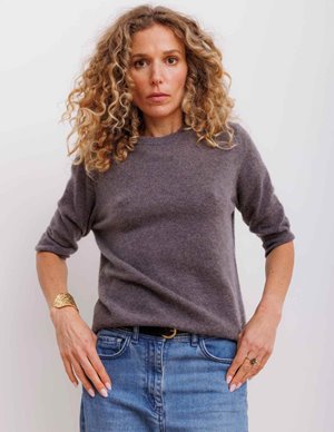 Beta Studios lady jumper - mole detail