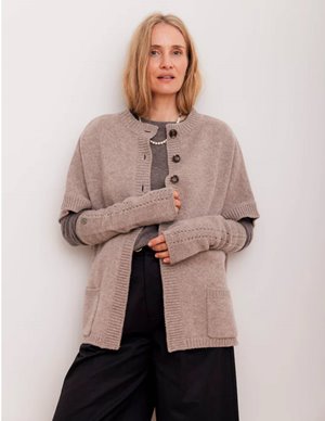 Beta Studios lottie mittens - sand back