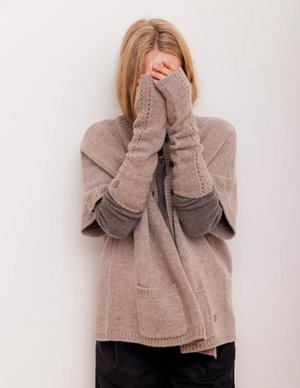 Beta Studios lottie mittens - sand side