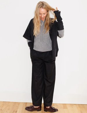 Beta Studios lottie mittens - pepper detail