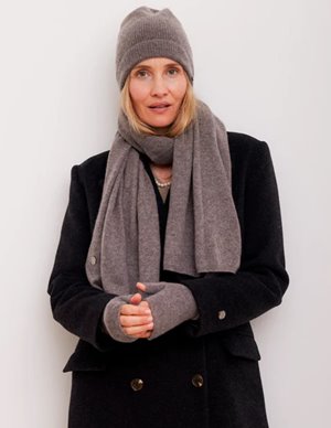 Beta Studios astrid beanie hat - mole side